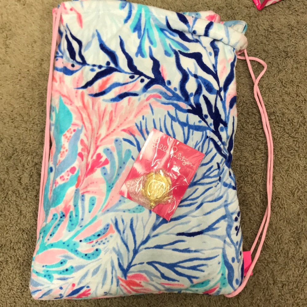Lilly Pulitzer towel/bag and turtle phone ring